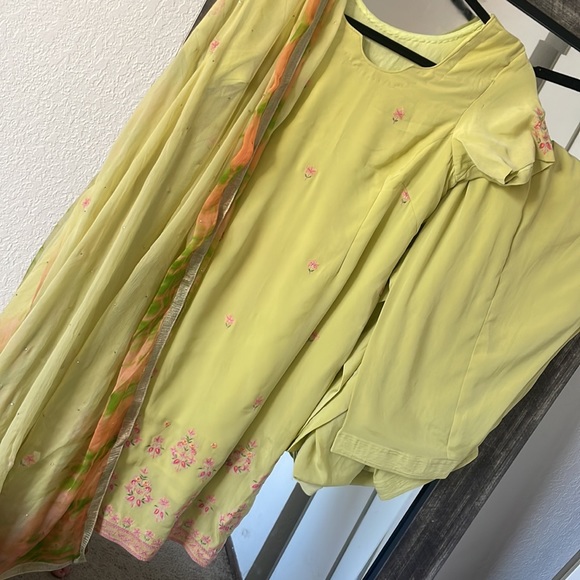 Indian 3 piece set salwar suit for summer days - Picture 3 of 4